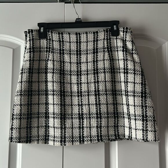 Lulu’s Plaid Tweed Black White Mini Skirt Size Large - Picture 3 of 4